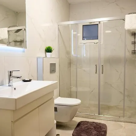 Terrazzo - Isitmali Havuzlu Sole ヴィラ サパンジャ